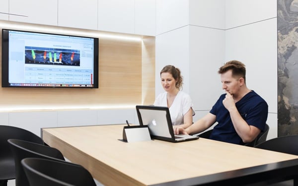 Najlepszy chirurg implantolog w&nbsp;Gdańsku – jakie powinien mieć cechy?