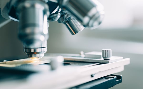 Leczenie kanałowe mikroskopem