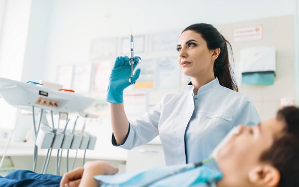 Ile czasu utrzymuje się znieczulenie od&nbsp;dentysty?