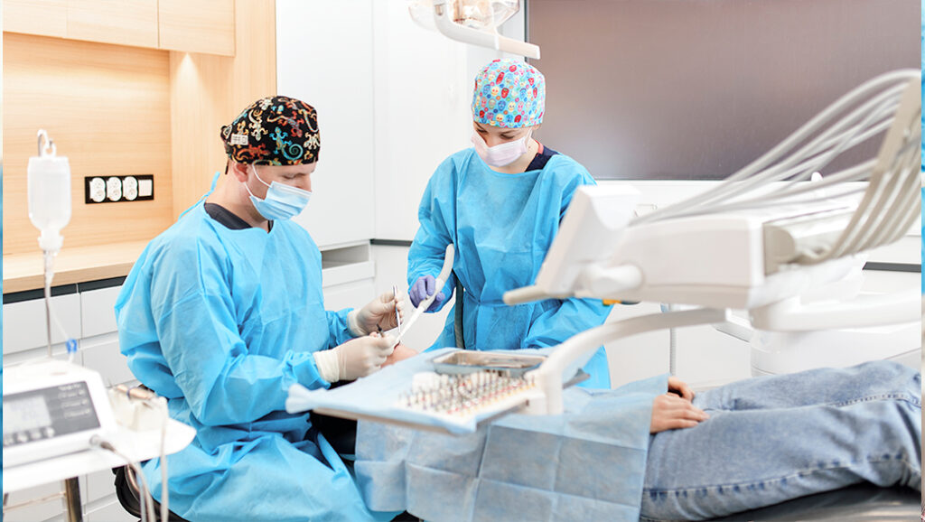 Wszczepienie implantu zęba Wszczepienie implantu