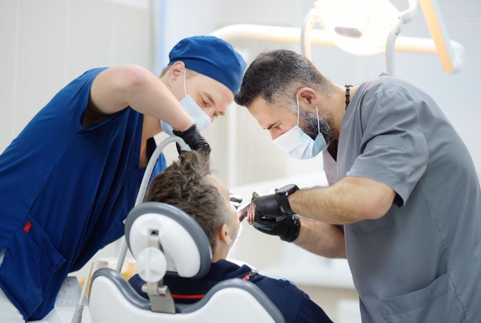 jak przygotować się do usunięcia implantu zębowego